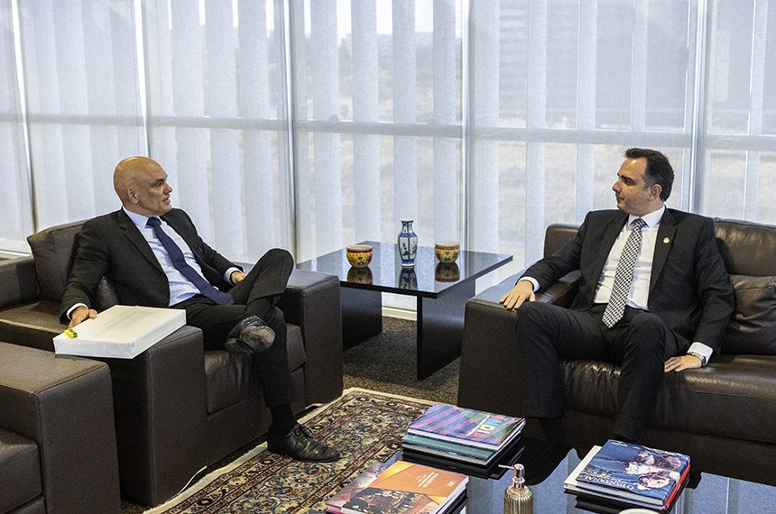 O presidente do Senado, Rodrigo Pacheco,  encontrou-se com o presidente do TSE, ministro Alexandre de Moraes, nesta segunda-feira (22/08)