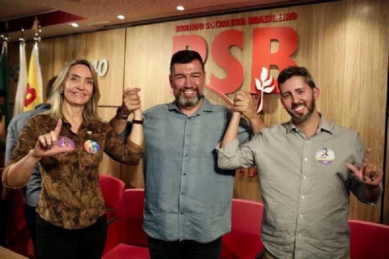 Parente retira candidatura ao GDF para declarar apoio a Leandro Grass