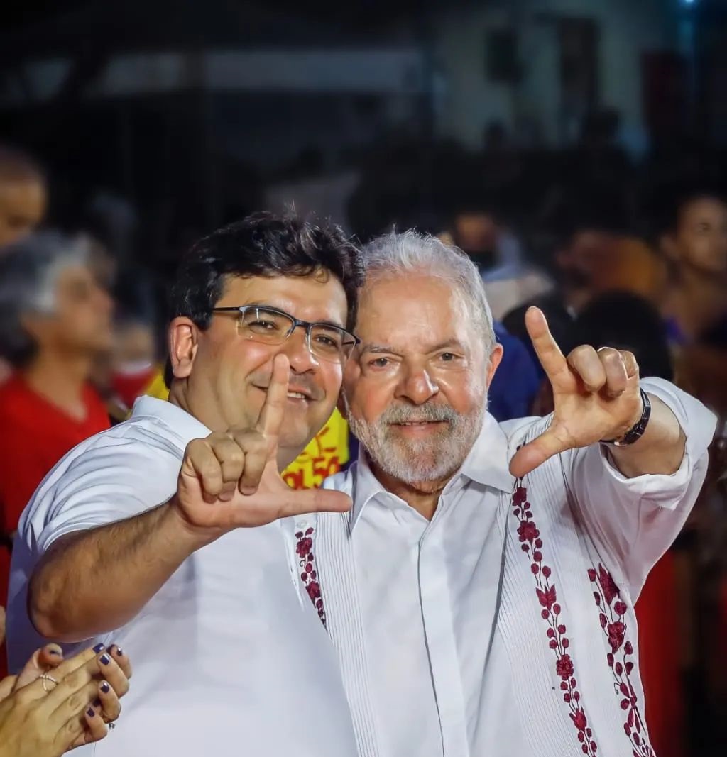 Rafael Fonteles (PT) ao lado de Lula durante ato "Vamos Juntos pelo Brasil e pelo Piauí"