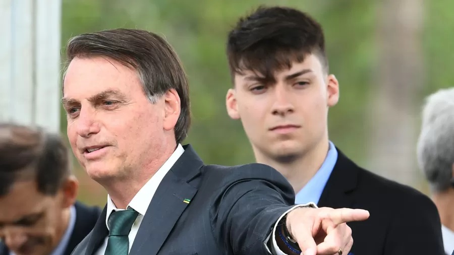 Jair Bolsonaro e o filho Jair Renan Bolsonaro