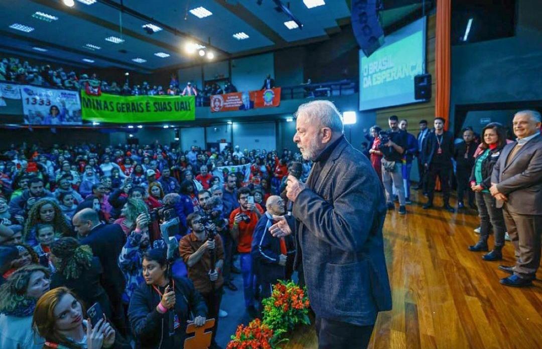 Lula com assistentes sociais em São Paulo