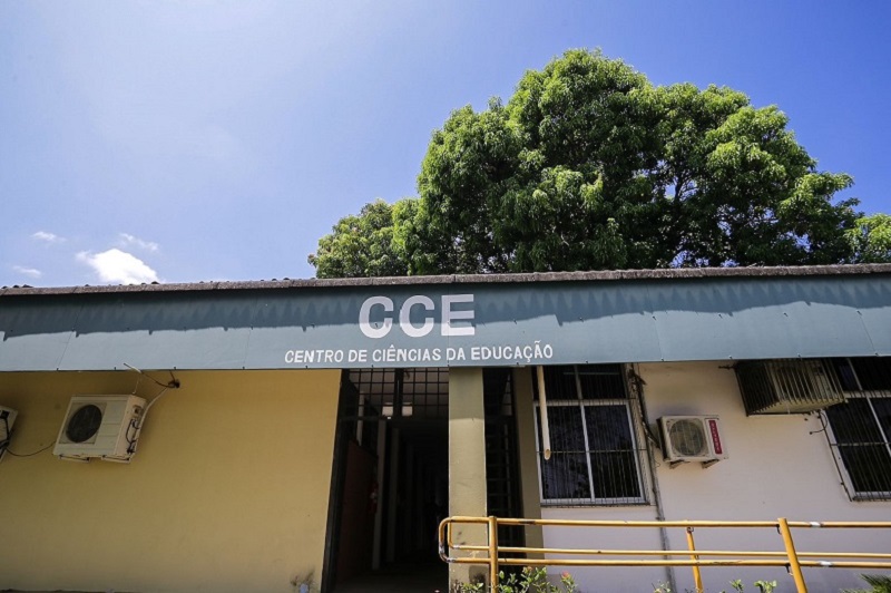 O arrastão aconteceu por volta das 20h20, no Centro de Ciências da Educação (CCE).