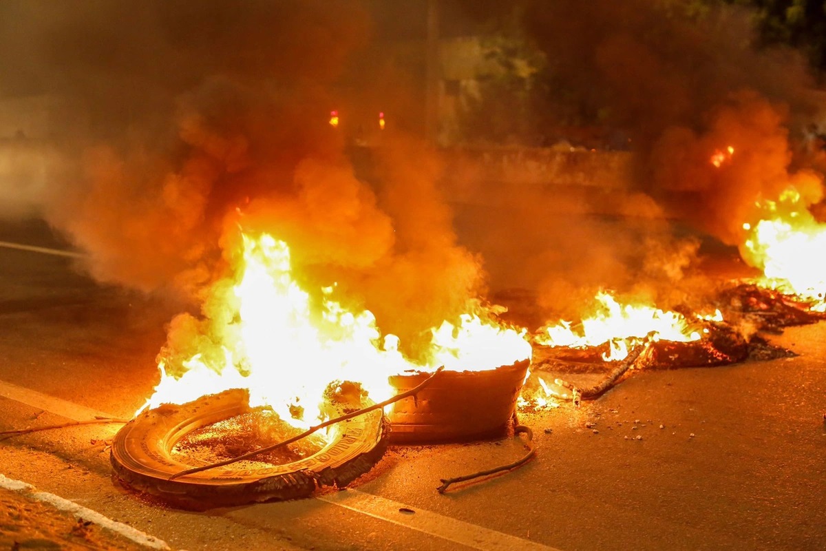 População ateou fogo em pneus em protesto