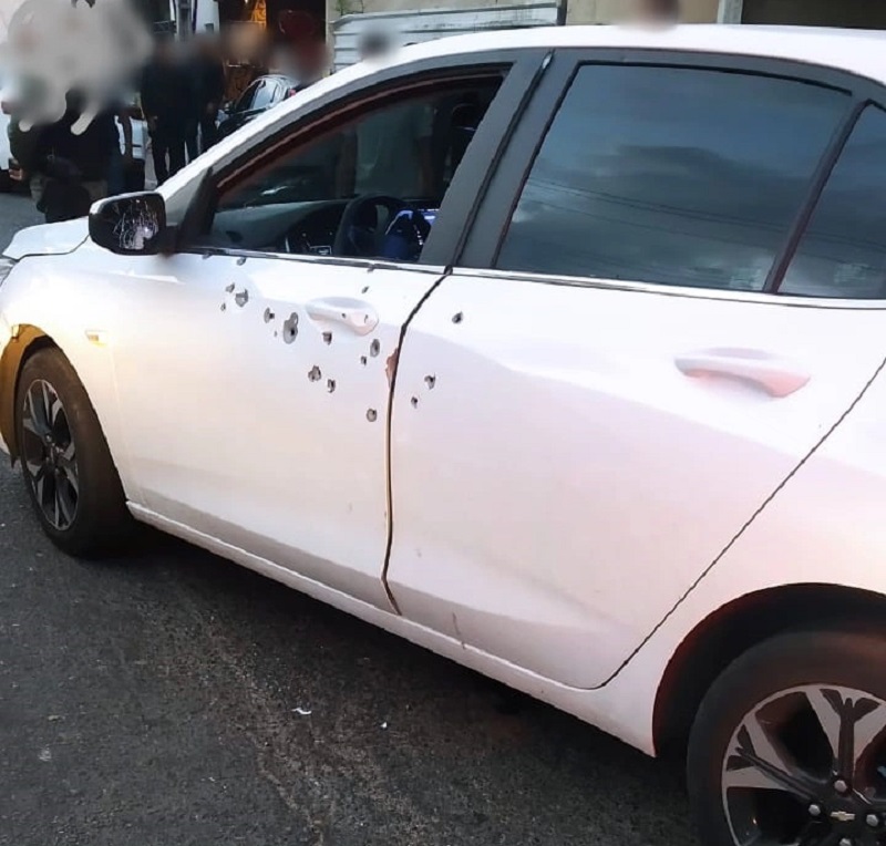 Três pessoas são baleadas em frente a bar na zona Leste