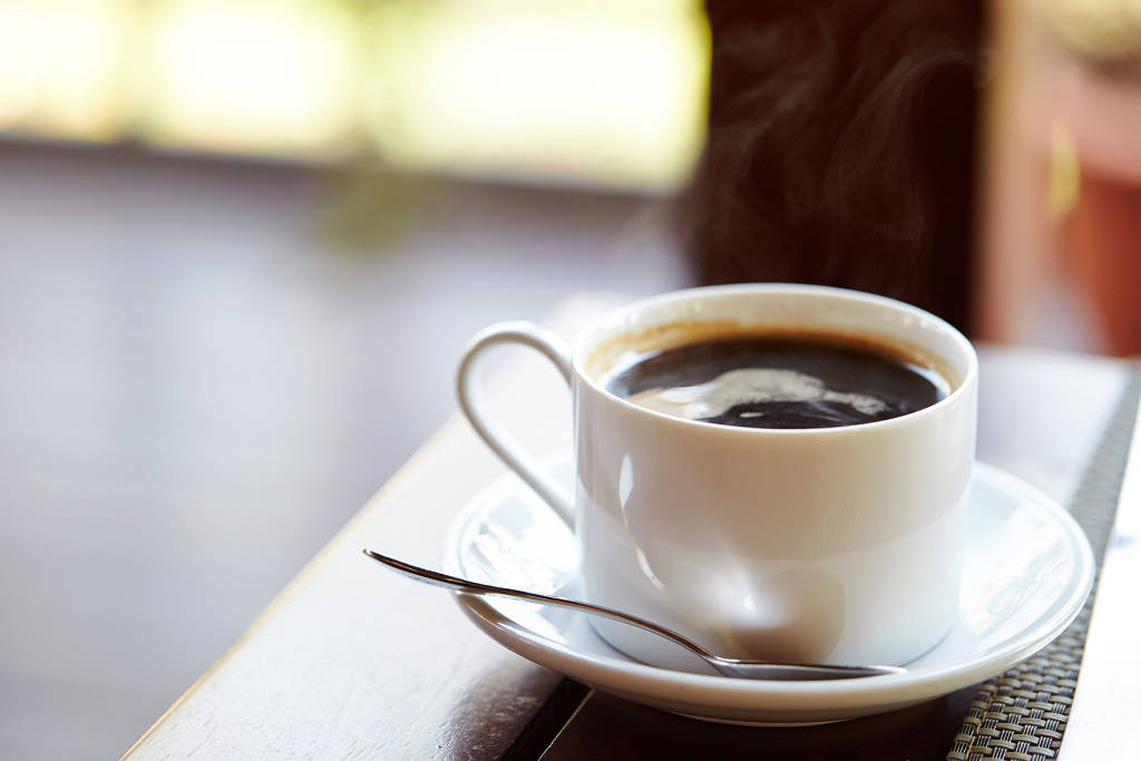 Faz mal à saúde tomar café de estômago vazio?