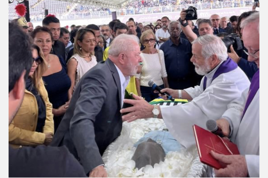 Presidente Lula comparece à Vila Belmira para última homenagem ao Rei Pelé
