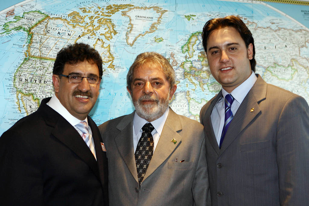 Em foto de 2007, Ratinho, o presidente Lula e Ratinho Junior.