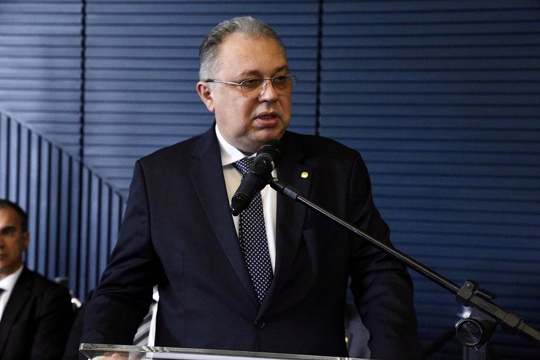 Na imagem, o deputado Florentino Neto.