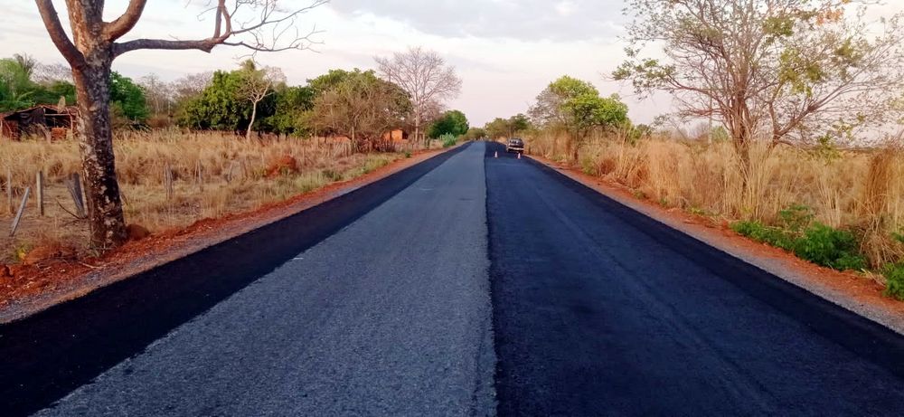 Registro das obras de restauração e pavimentação asfáltica nas PIs 257 e 255.