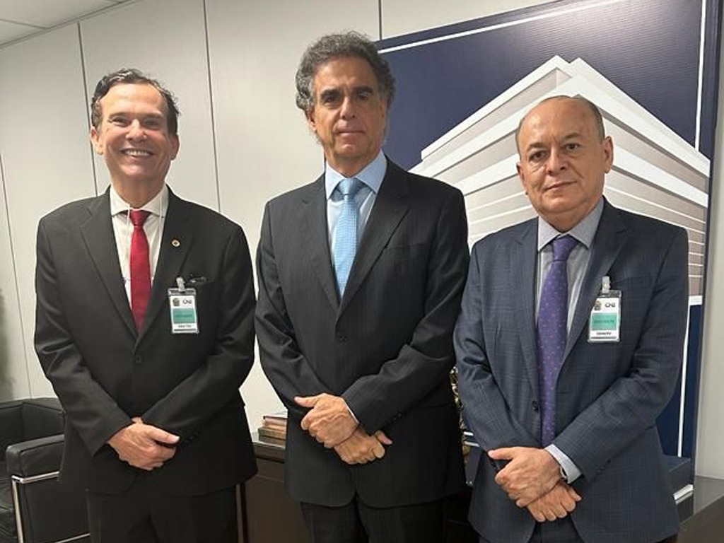 Ao centro, o conselheiro do Conselho Nacional de Justiça (CNJ), ministro Luiz Philippe Vieira de Mello Filho, e os ouvidores Clóvis Fernando Schuch Santos e José Antonio Parente da Silva.