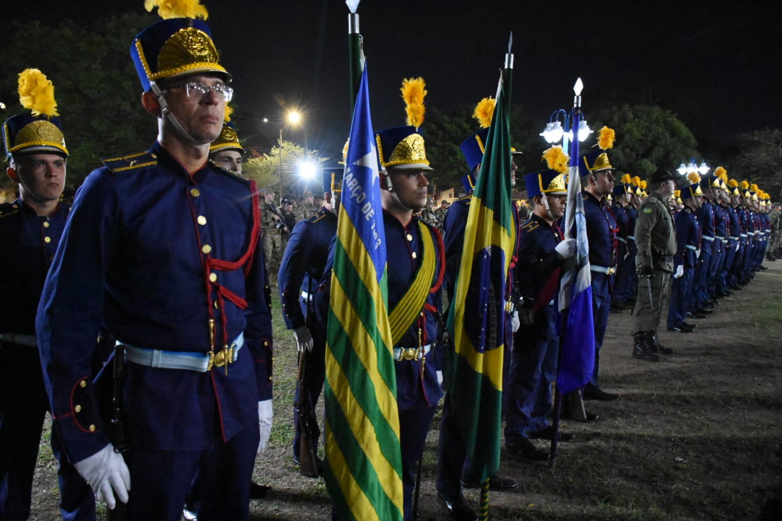 Os oficiais e praças promovidos atendem o critério de merecimento, esforço e bom desempenho.