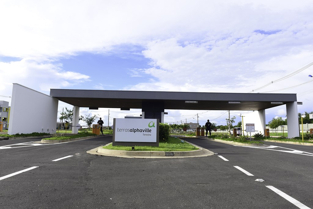 Entrada do condomínio de luxo, Terras Alphaville, localizado na zona Leste de Teresina.