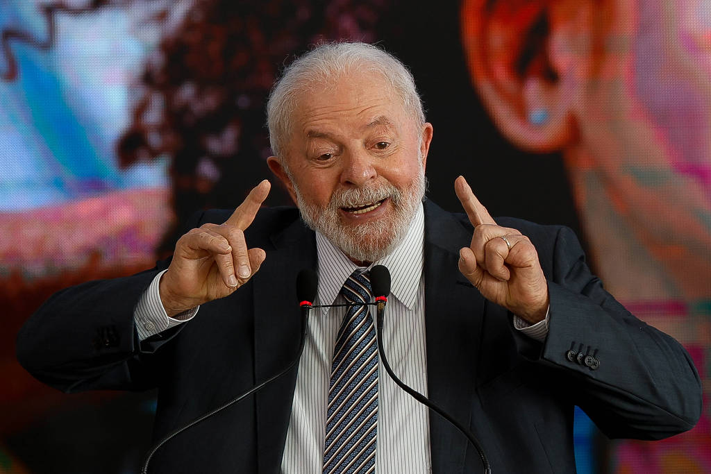 Na imagem, o presidente Lula no Palácio do Planalto.