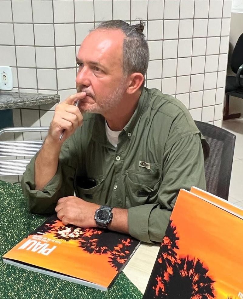 André Pessoa no lançamento da sua obra em São Raimundo Nonato no Piauí