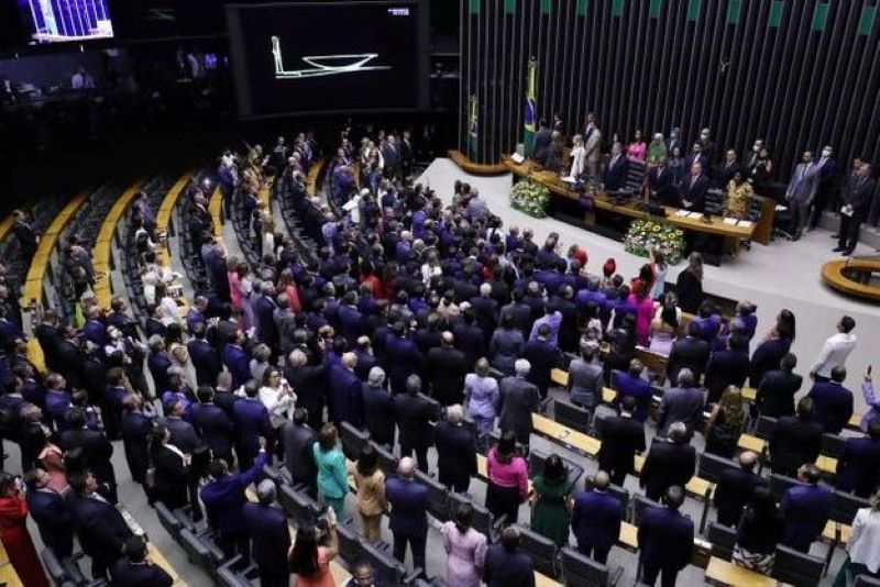 Deputados Federais tomam posse na Câmara dos Deputados