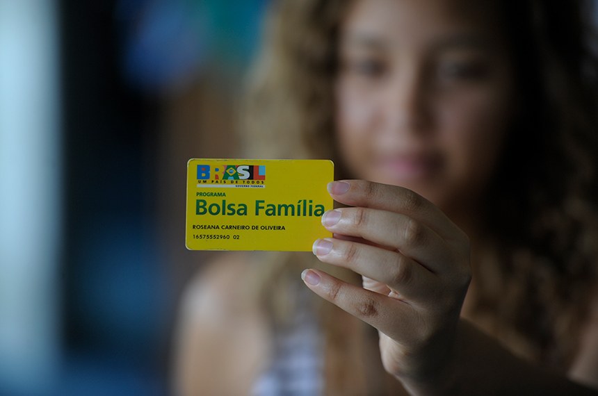 Famílias cadastradas receberão R$ 600, com adicional de R$ 150 por criança de até 6 anos  Fonte: Agência Senado