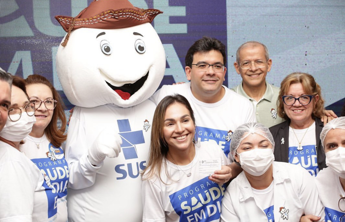 Rafael Fontreles e equipe; na companhia especial do seu paí o médico Nazareno Fontes e a Primeira Dama