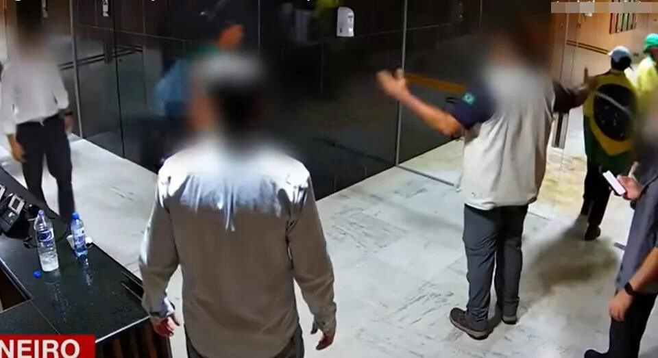 Militares da base aliada presentes no prédio do Palácio do Planalto