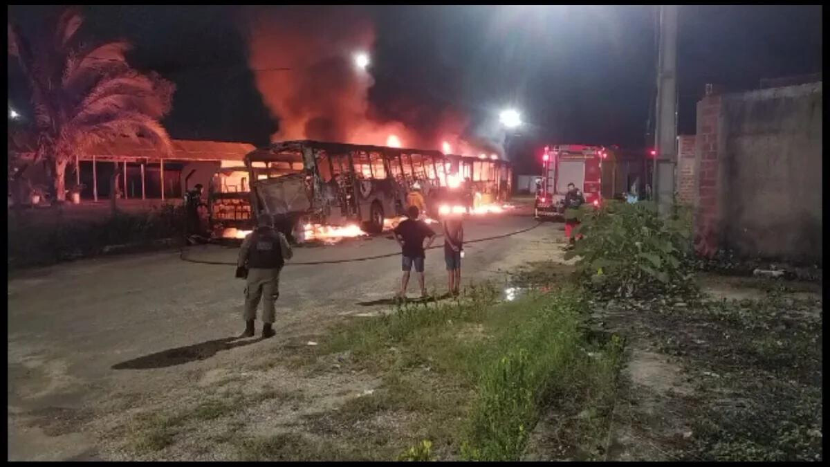 Ônibus são queimados na zona norte de Teresina