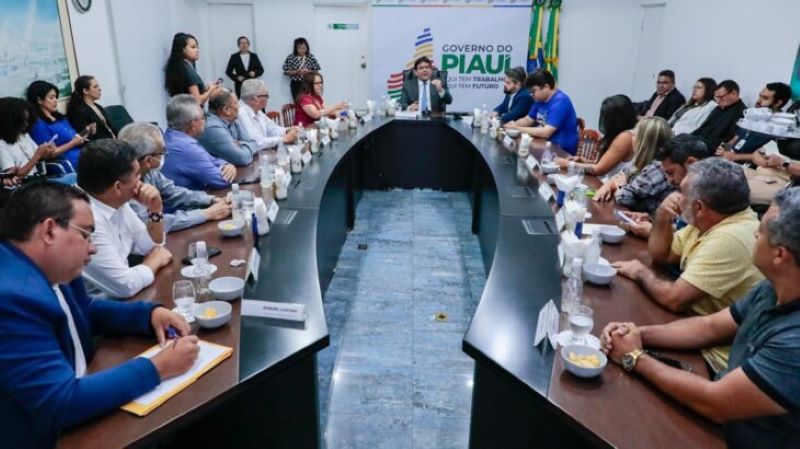 Governador define investimentos em saúde para Pedro II e Valença com lideranças dos municípios