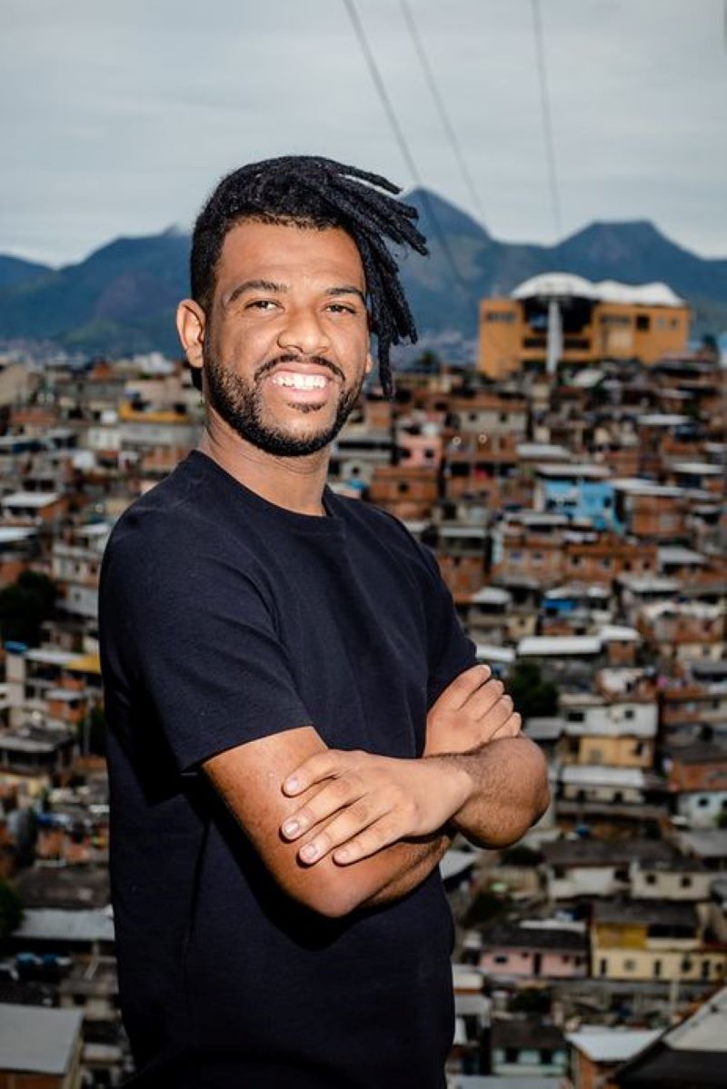 Jornalista Rene Silva, fundador do projeto Voz das Comunidades no Complexo do Alemão, no Rio de Janeiro/RJ