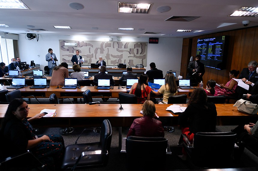 Senadores em sessão