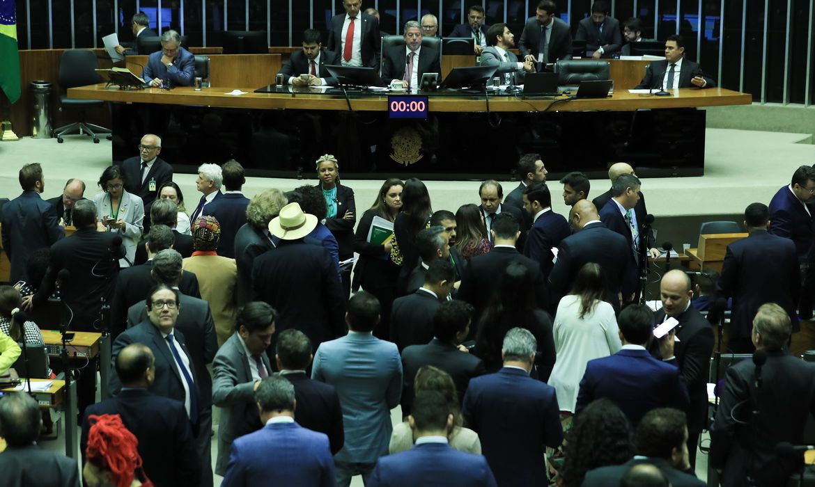 Aprovada MP que reestrutura os ministérios