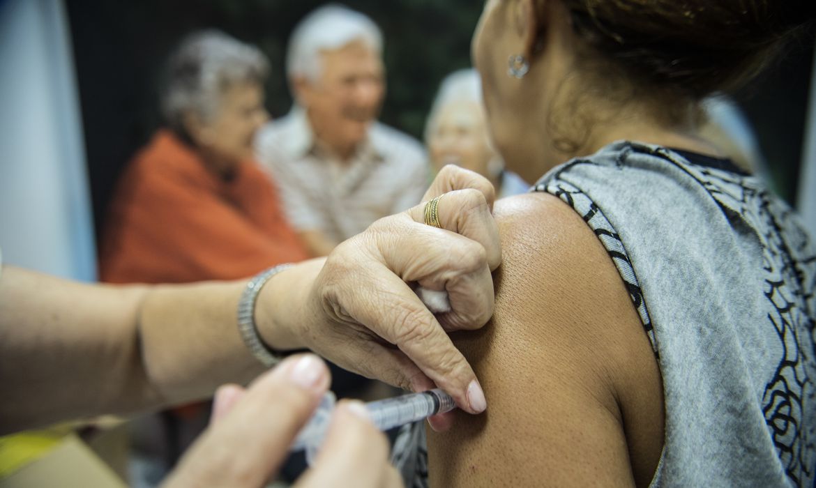 Vacinação contra gripe imuniza mais de 40 milhões de pessoas