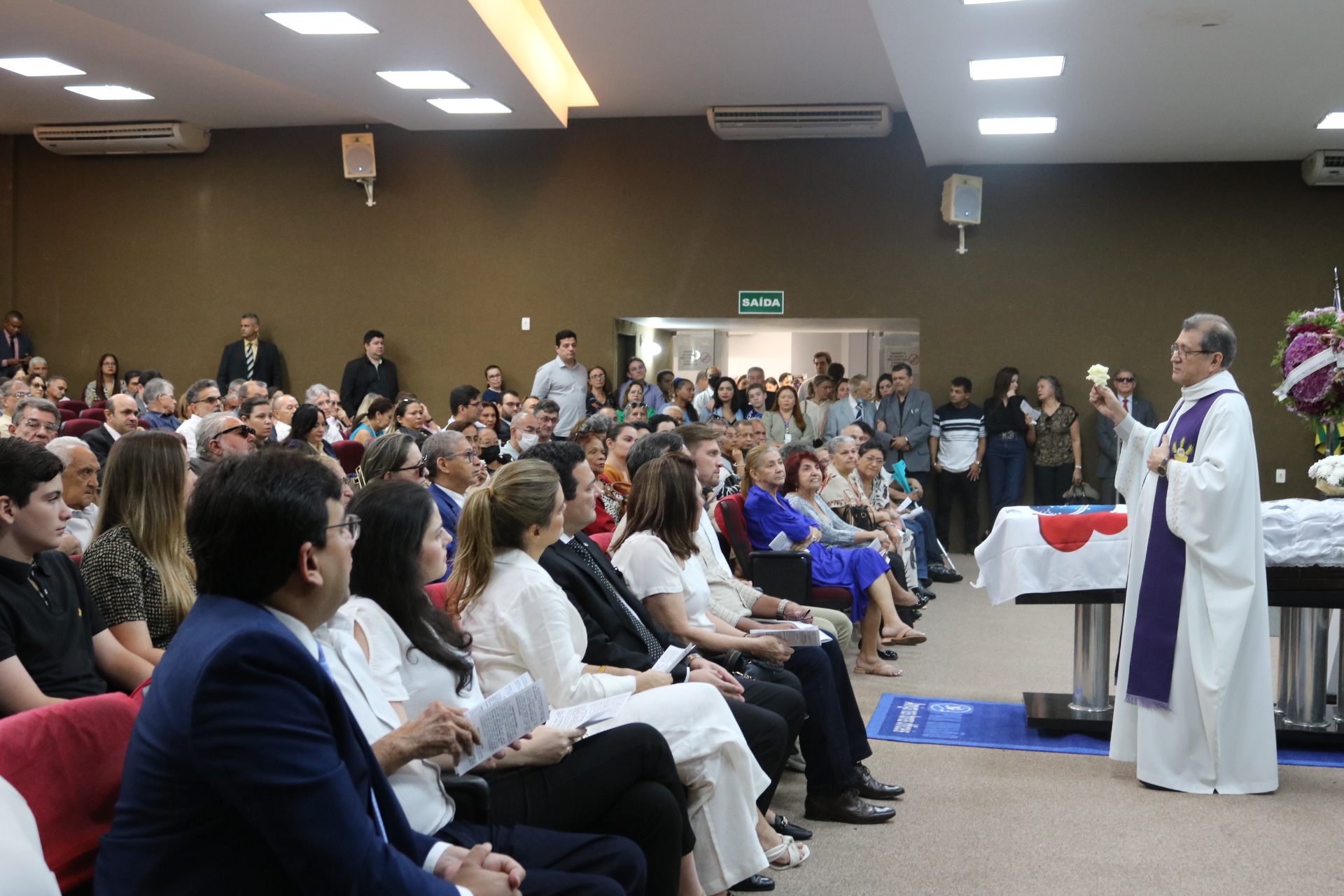 Celebração da missa no auditório da OAB-PI durante o velório em homenagem a Celso Barros Coelho