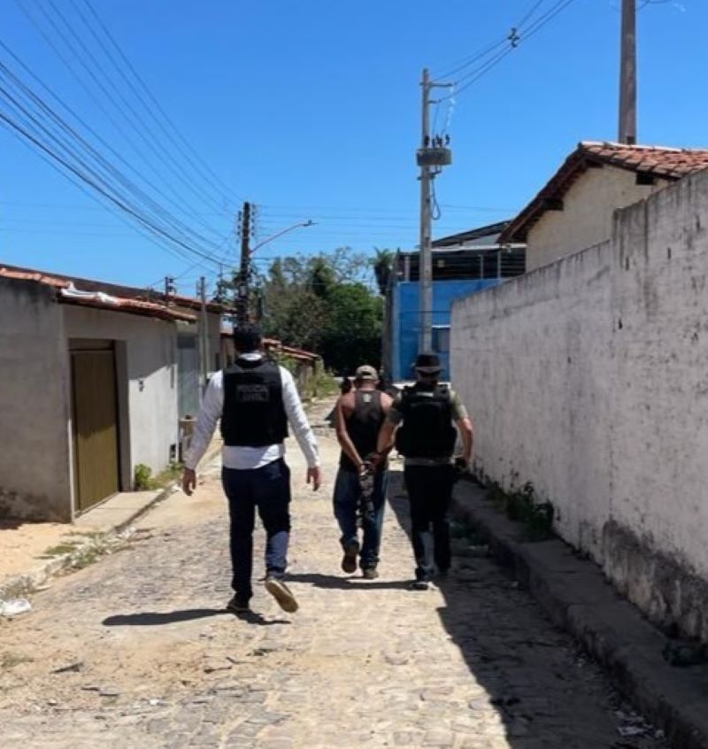 Policia Civil do Piauí prende dois suspeitos de roubo de veículos em Teresina