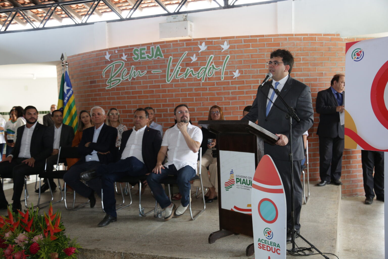 Governador Rafael Fonteles durante solenidade para entrega das reformas