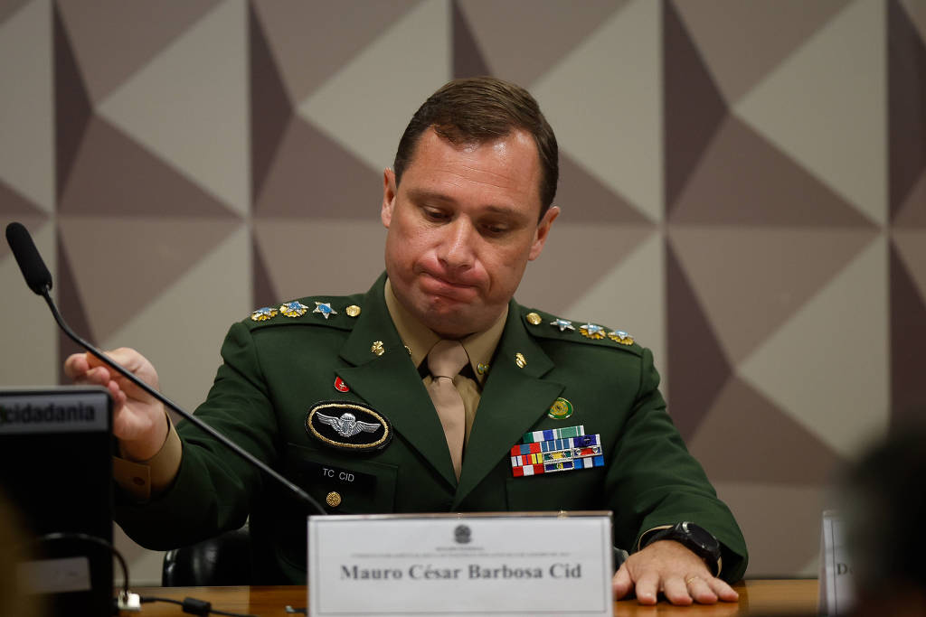 O tenente-coronel Mauro Cid durante depoimento à CPI do 8 de Janeiro, no Senado Federal, em Brasília.