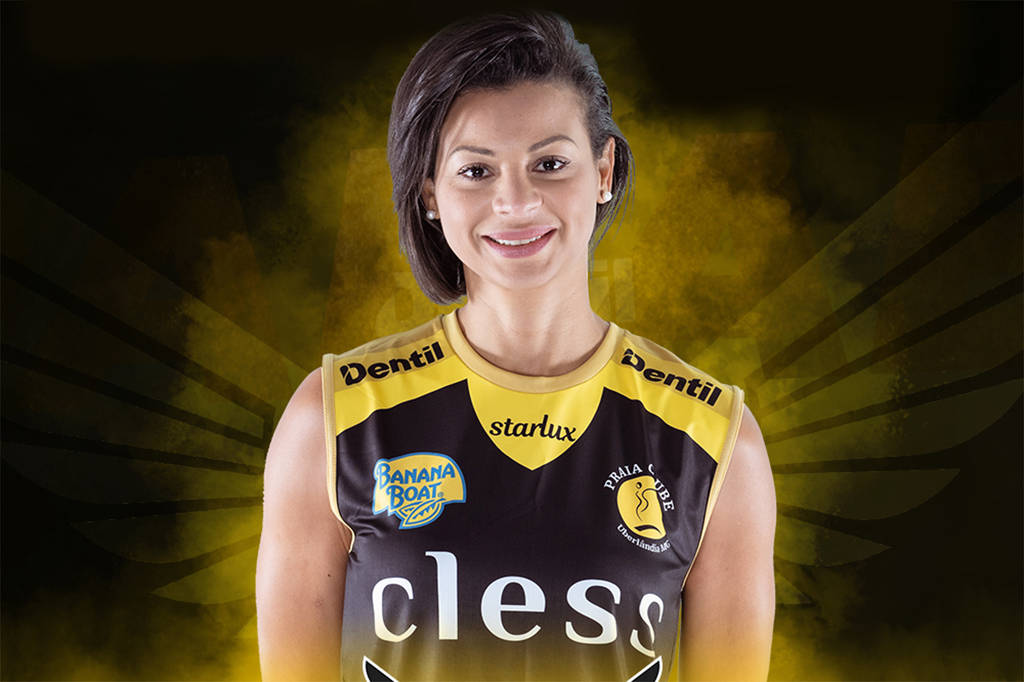 A ex-jogadora Walewska com o uniforme do Dentil/Praia Clube.