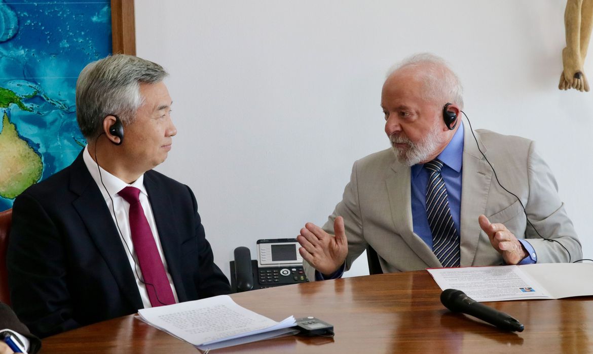 Em Brasília, presidente recebe integrante do Partido Comunista Chinês.