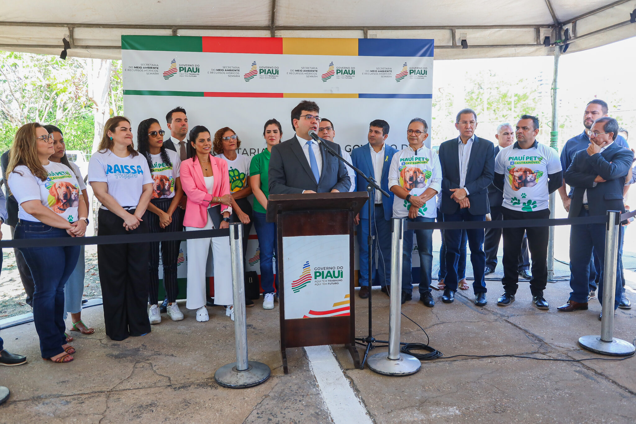 O Castramóvel realiza o cadastro de animais, triagem, exames laboratoriais e encaminhamento para as clínicas onde a castração será executada.