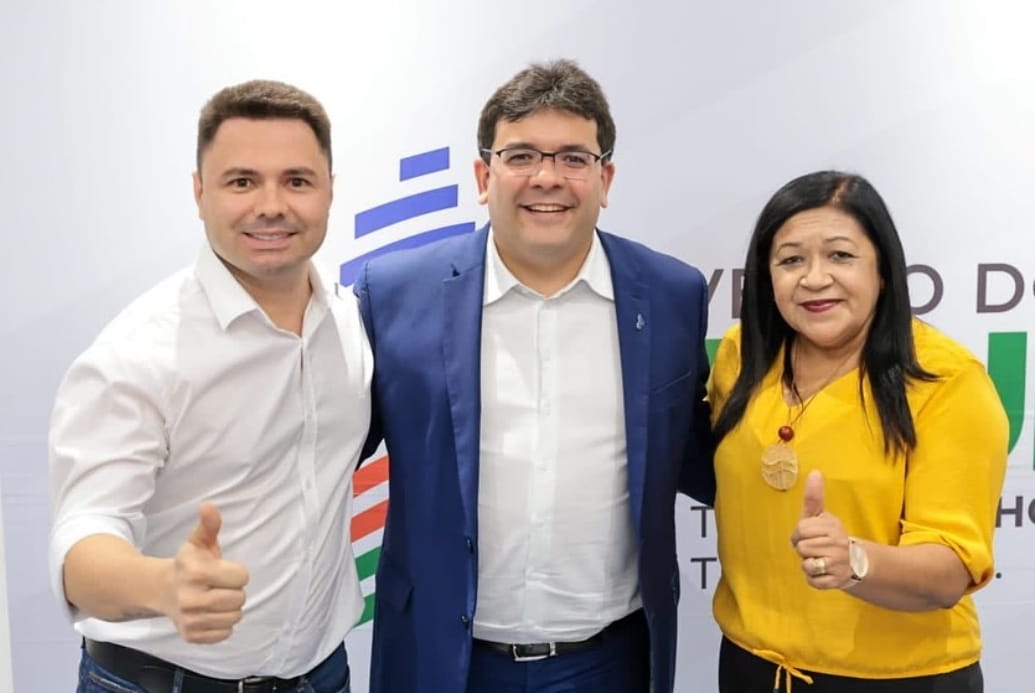 Pré candidato a prefeito e vice-prefeita de Cabeceiras do Piauí, Rochinha e Solange Pereira com Rafael Fonteles.