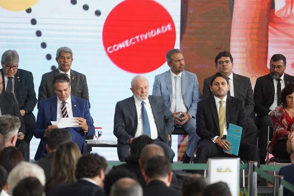 Rafael Fonteles em solenidade de lançamento do programa de Estratégia Nacional de Escolas Conectadas.