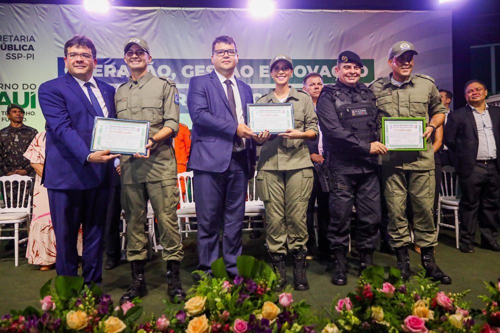 Autoridades entregam certificados de Formação aos novos policiais militares do Piauí