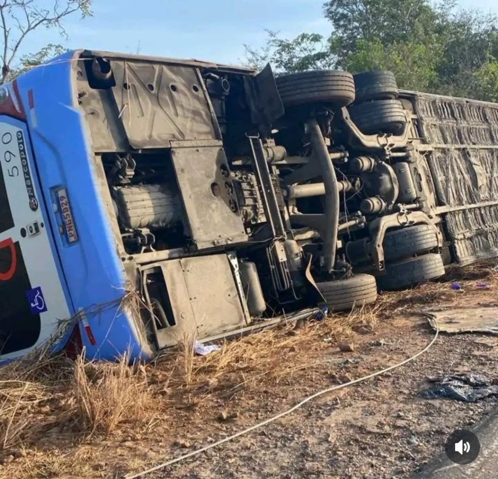 Acidente com ônibus da Guanabara deixa duas pessoas mortas