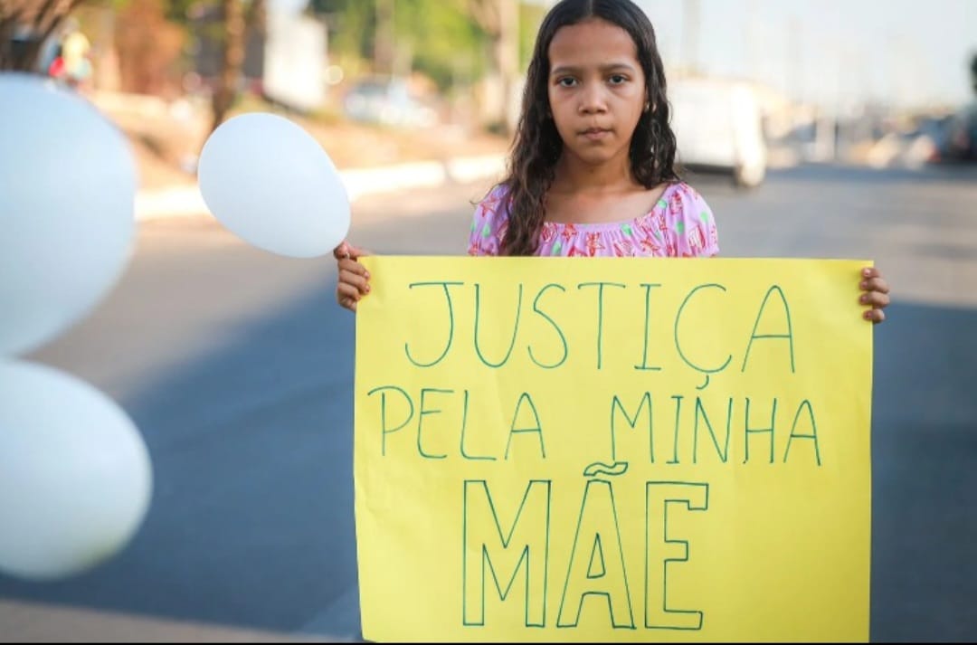 Familiares e amigos de Marly Ribeiro da Silva e Kassandra de Sousa Oliveira se reuniram em protesto