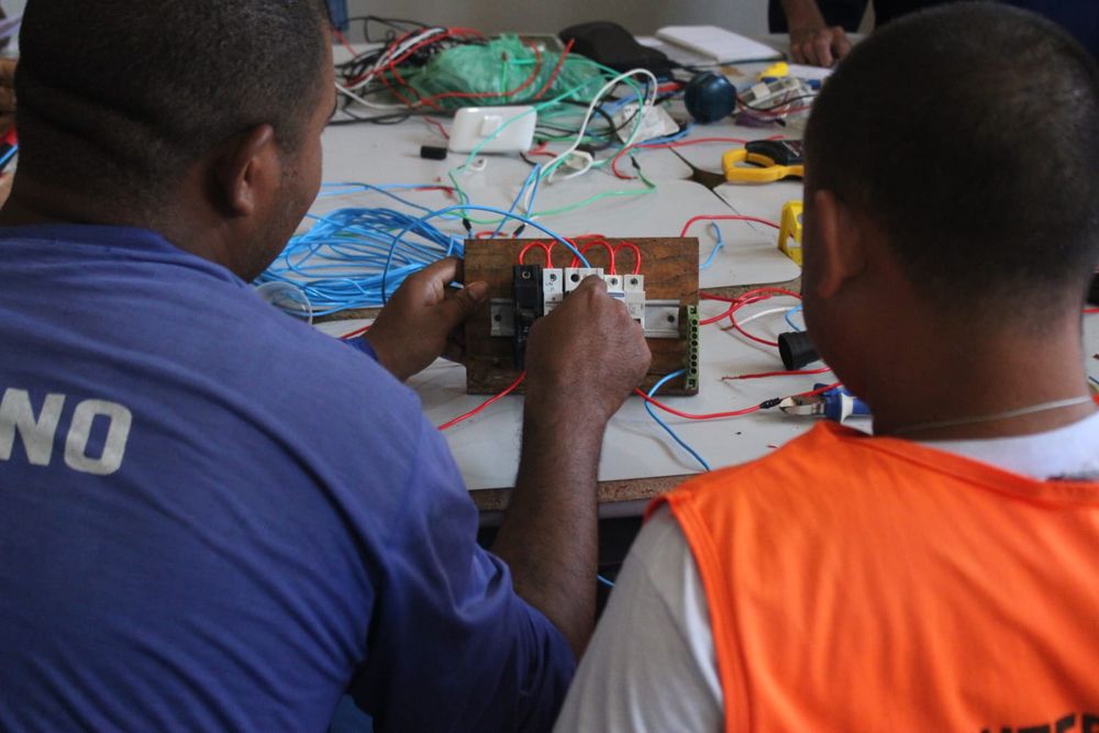 Sejus realiza curso de eletricista e instalador rural para detentos