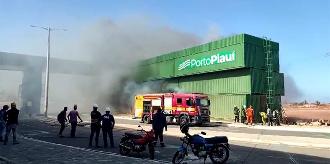 Incêndio atinge Porto de Luís Correia e é controlado pelo Corpo de Bombeiros