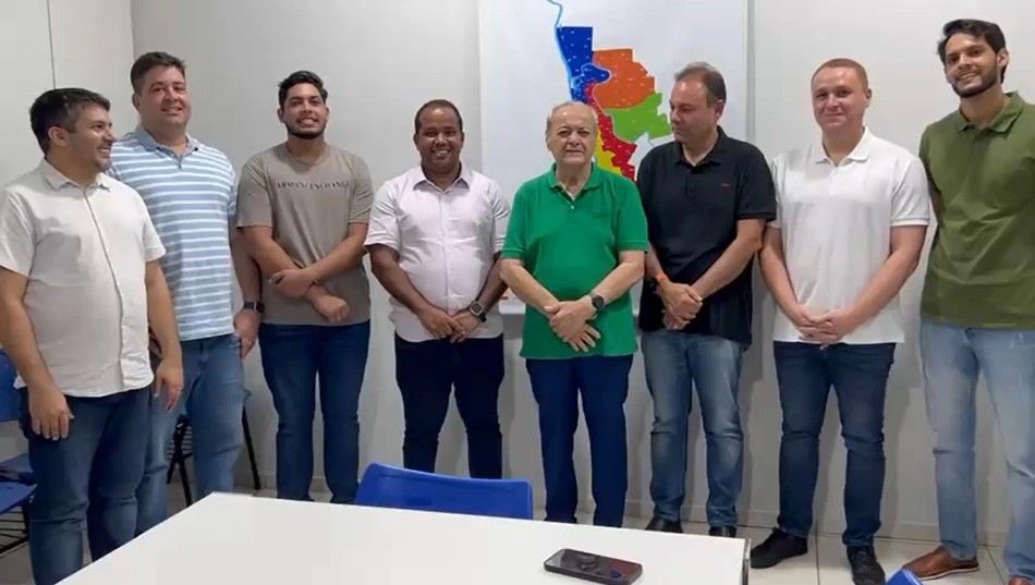 Prefeito eleito Sílvio Mendes se reúne com vereadores de Teresina