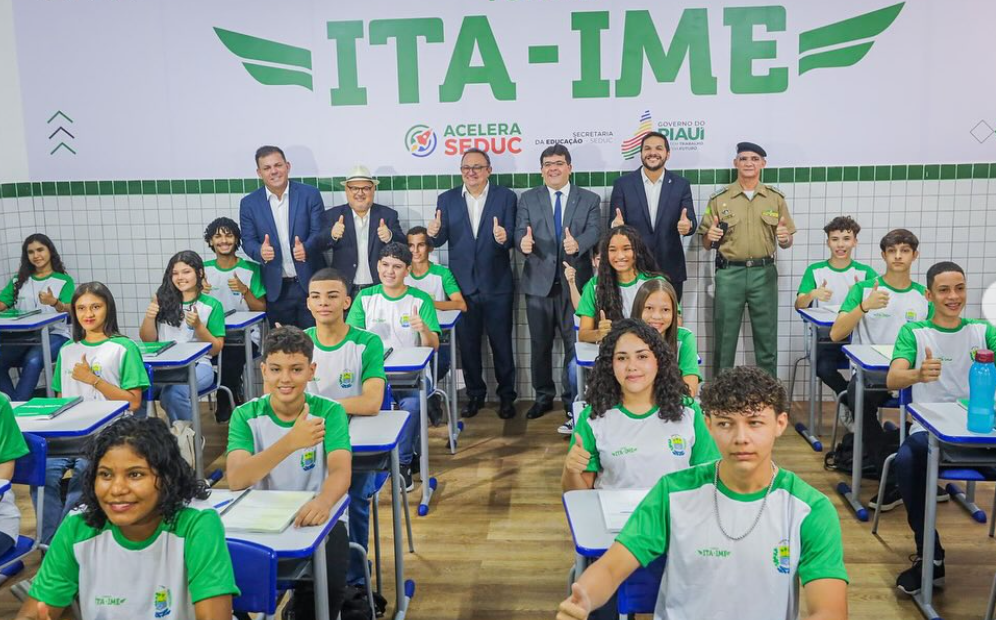 Governador Rafael Fonteles na aula inaugural da turma de preparação para os vestibulares do ITA (Instituto Tecnológico de Aeronáutica) e do IME (Instituto Militar de Engenharia)
