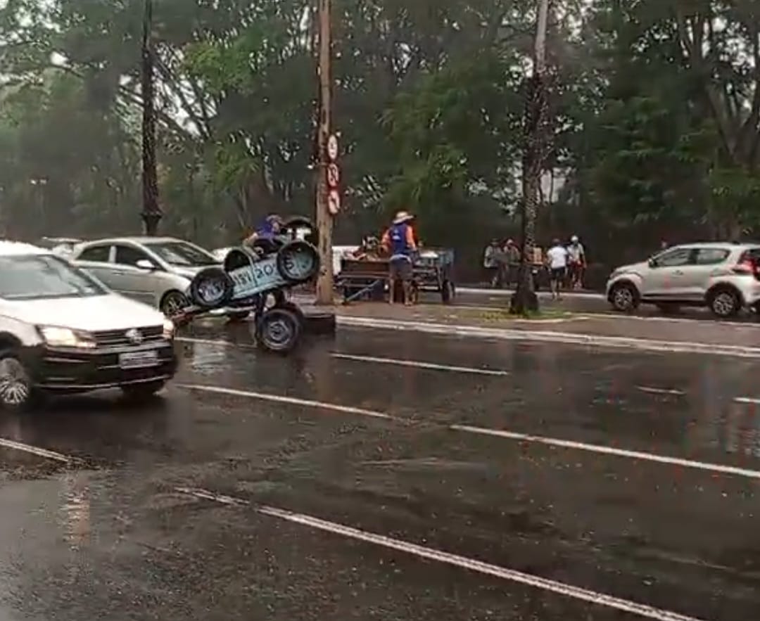 Manifestação de carroceiros em resposta ao projeto de lei proposto pela vereadora Thanandra Sarapatinhas