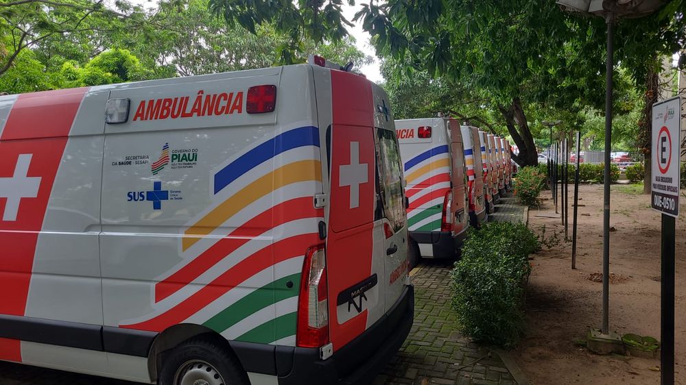 Governo do Piauí entrega 10 novas ambulâncias para hospitais da rede estadual de saúde