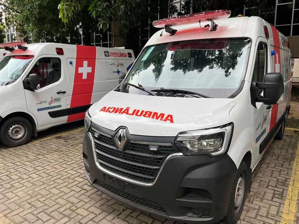 Governo do Piauí entrega 10 novas ambulâncias para hospitais da rede estadual de saúde