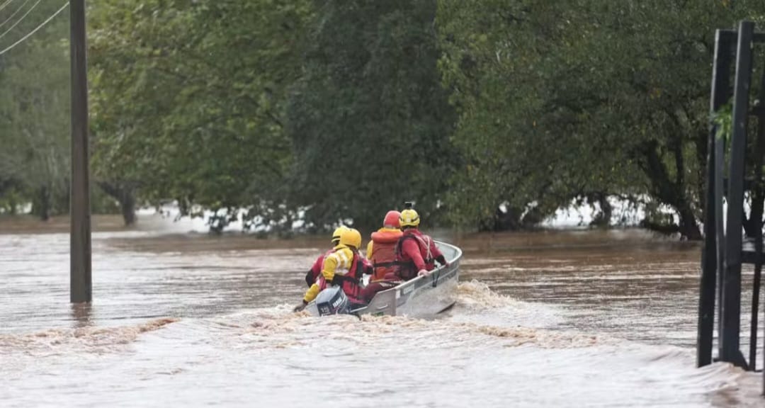 Chuvas deixam mortos e desabrigados no RS