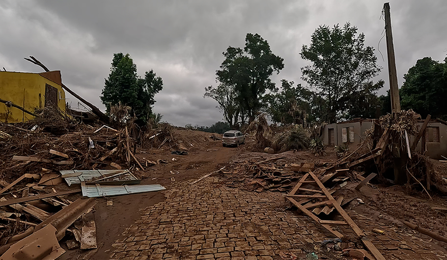 Destruição causada pelas enchentes no RS