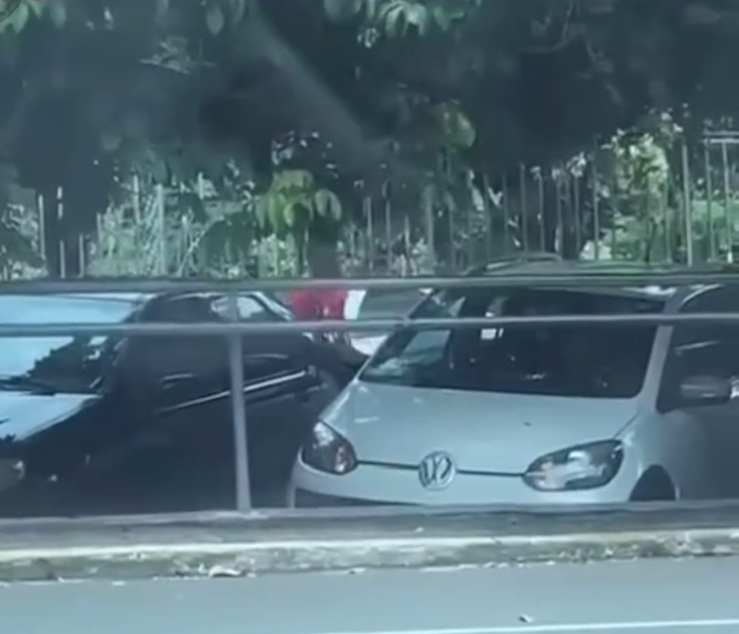 Flanelinha é flagrado com atividades suspeitas nos carros na Praça da Bandeira em Teresina